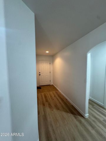 2739 E BEVERLY Lane, Phoenix, AZ 85032