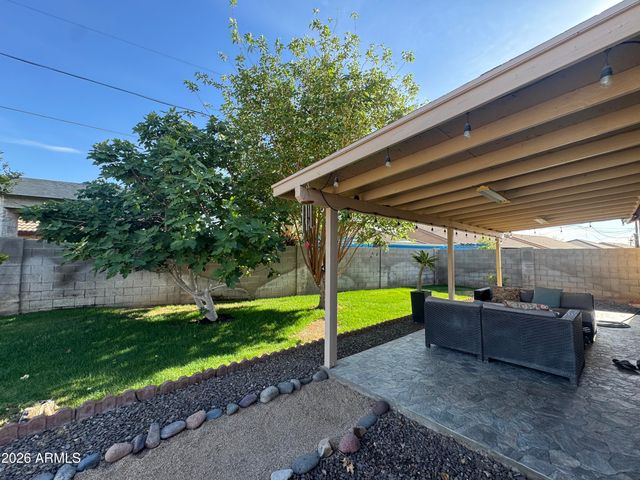 2739 E BEVERLY Lane, Phoenix, AZ 85032