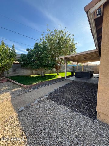 2739 E BEVERLY Lane, Phoenix, AZ 85032