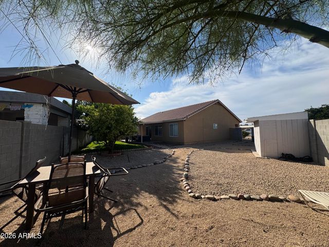 2739 E BEVERLY Lane, Phoenix, AZ 85032