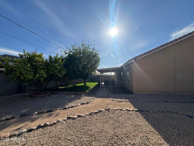 2739 E BEVERLY Lane, Phoenix, AZ 85032