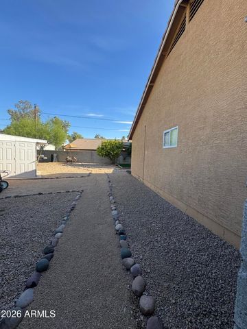 2739 E BEVERLY Lane, Phoenix, AZ 85032