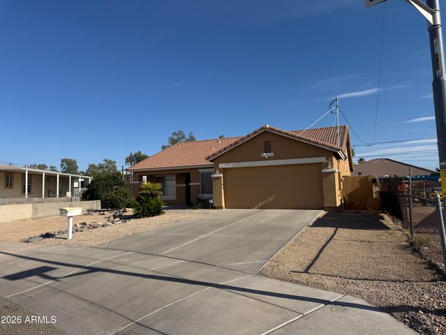 2739 E BEVERLY Lane, Phoenix, AZ 85032