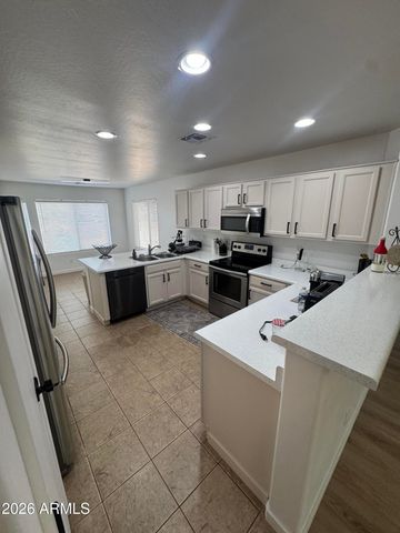 2739 E BEVERLY Lane, Phoenix, AZ 85032