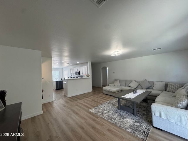 2739 E BEVERLY Lane, Phoenix, AZ 85032