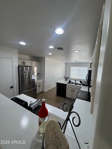 2739 E BEVERLY Lane, Phoenix, AZ 85032