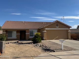 2739 E BEVERLY Lane, Phoenix, AZ 85032
