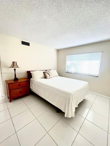 4545 Luxemburg Ct 103, Lake Worth, FL 33467