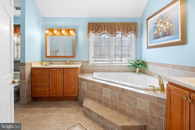 113 WHITE OAK RD, Cherry Hill, NJ 08034