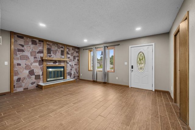 1201 25th PL NW, Minot, ND 58703