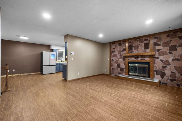 1201 25th PL NW, Minot, ND 58703