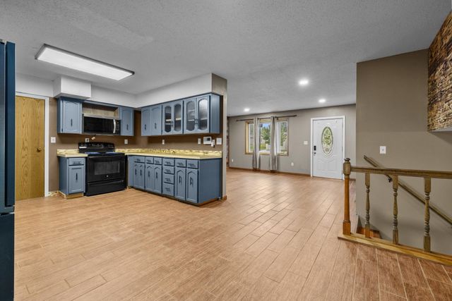 1201 25th PL NW, Minot, ND 58703