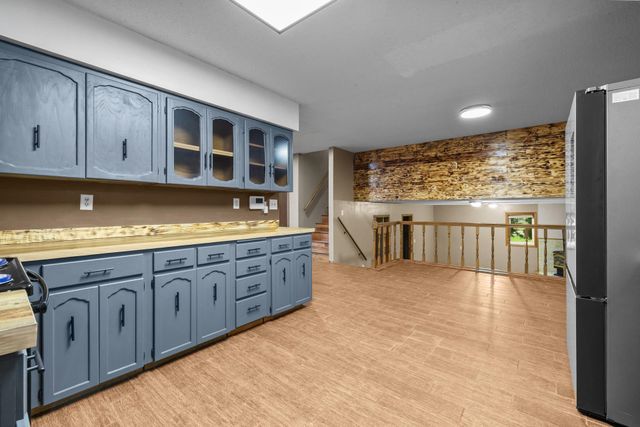 1201 25th PL NW, Minot, ND 58703