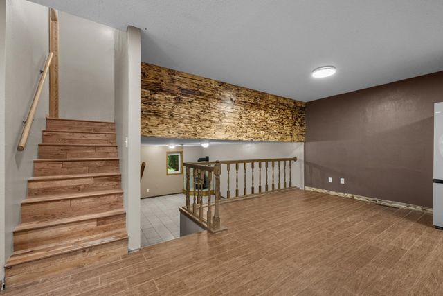 1201 25th PL NW, Minot, ND 58703