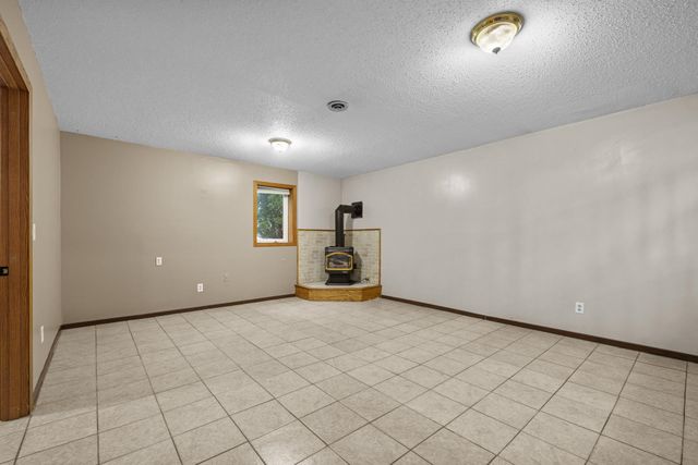 1201 25th PL NW, Minot, ND 58703