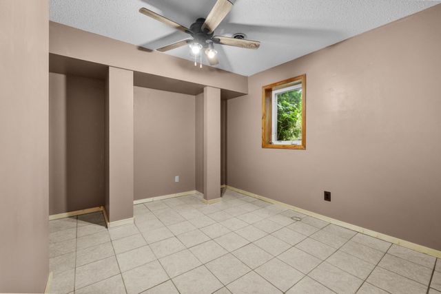 1201 25th PL NW, Minot, ND 58703
