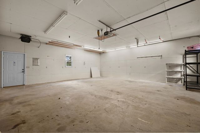 1201 25th PL NW, Minot, ND 58703