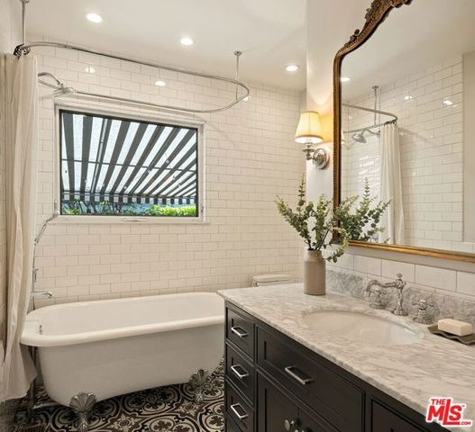 11829 Pacific Avenue, Los Angeles, CA 90066