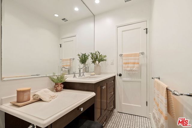 11829 Pacific Avenue, Los Angeles, CA 90066