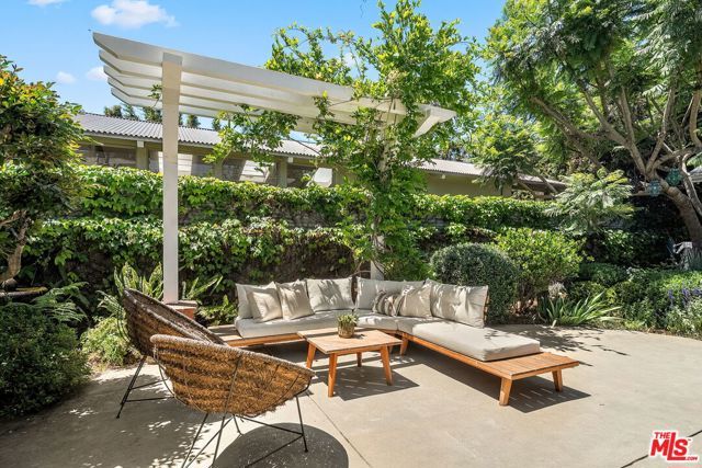 11829 Pacific Avenue, Los Angeles, CA 90066