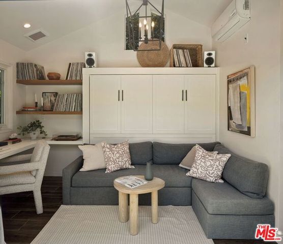 11829 Pacific Avenue, Los Angeles, CA 90066
