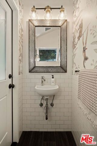 11829 Pacific Avenue, Los Angeles, CA 90066
