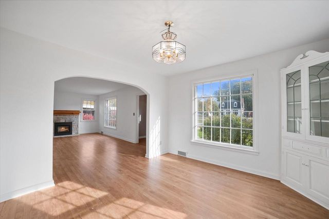 208 Maple TERRACE, Oconomowoc, WI 53066