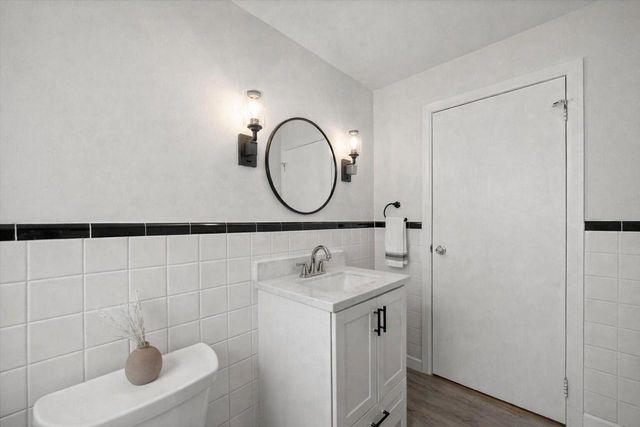 208 Maple TERRACE, Oconomowoc, WI 53066