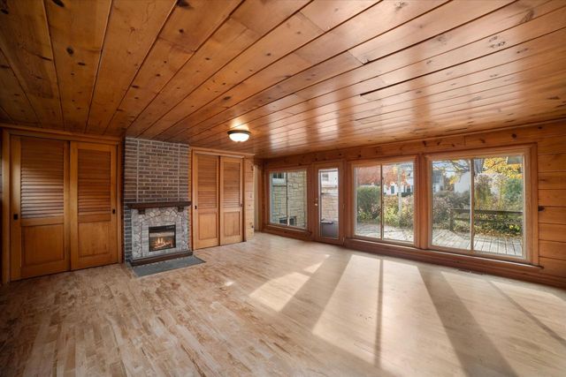 208 Maple TERRACE, Oconomowoc, WI 53066