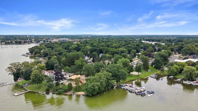 208 Maple TERRACE, Oconomowoc, WI 53066