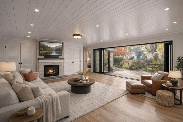 208 Maple TERRACE, Oconomowoc, WI 53066