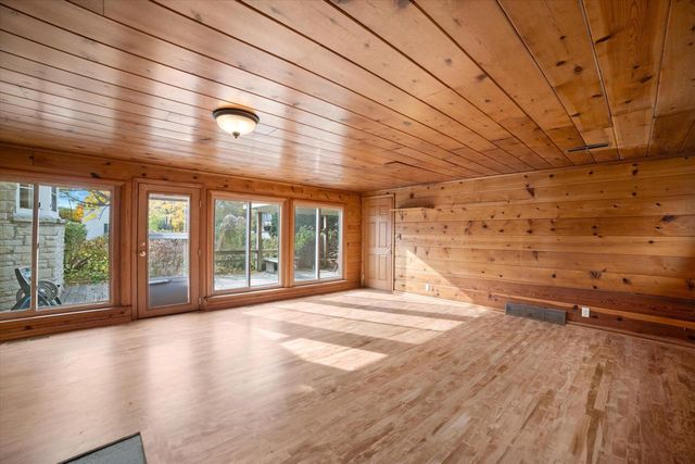 208 Maple TERRACE, Oconomowoc, WI 53066