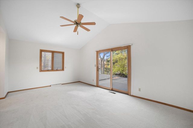 208 Maple TERRACE, Oconomowoc, WI 53066