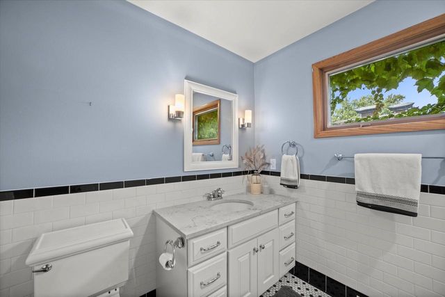 208 Maple TERRACE, Oconomowoc, WI 53066