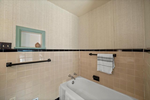 208 Maple TERRACE, Oconomowoc, WI 53066