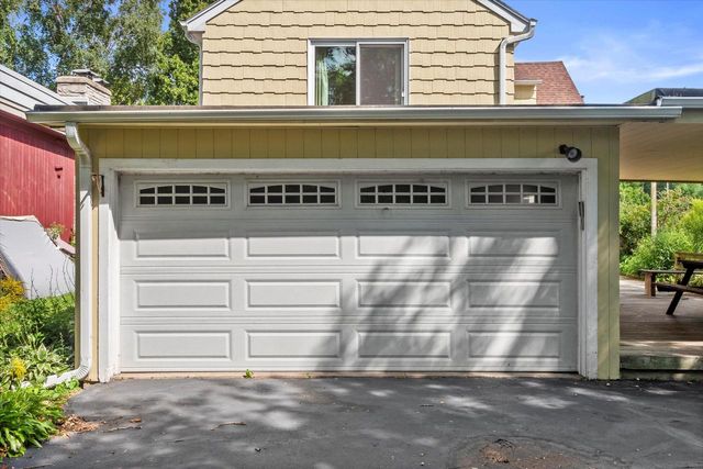 208 Maple TERRACE, Oconomowoc, WI 53066