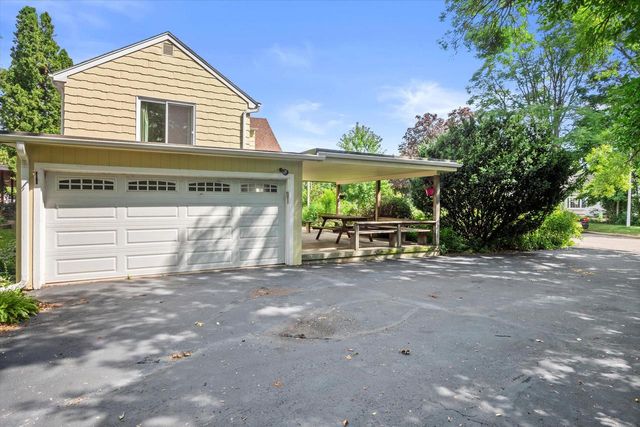 208 Maple TERRACE, Oconomowoc, WI 53066