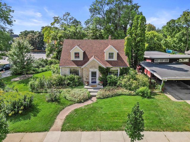 208 Maple TERRACE, Oconomowoc, WI 53066