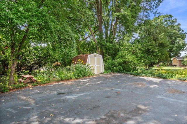 208 Maple TERRACE, Oconomowoc, WI 53066