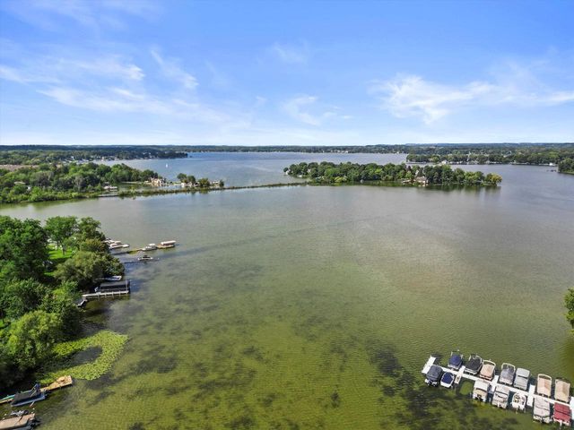 208 Maple TERRACE, Oconomowoc, WI 53066