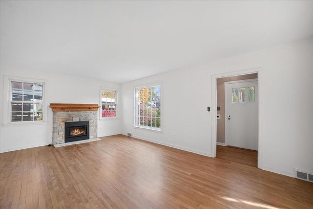 208 Maple TERRACE, Oconomowoc, WI 53066