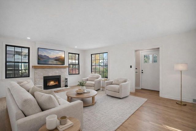 208 Maple TERRACE, Oconomowoc, WI 53066