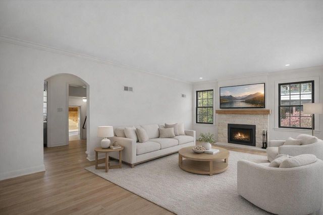 208 Maple TERRACE, Oconomowoc, WI 53066