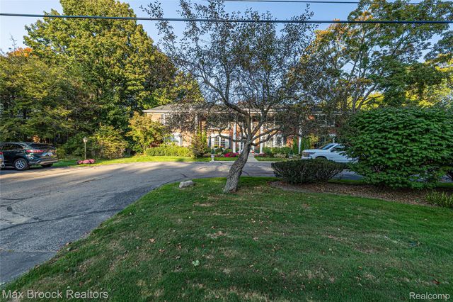 229 Barden Road, Bloomfield Hills, MI 48304