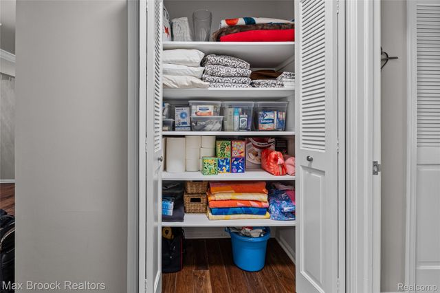 229 Barden Road, Bloomfield Hills, MI 48304