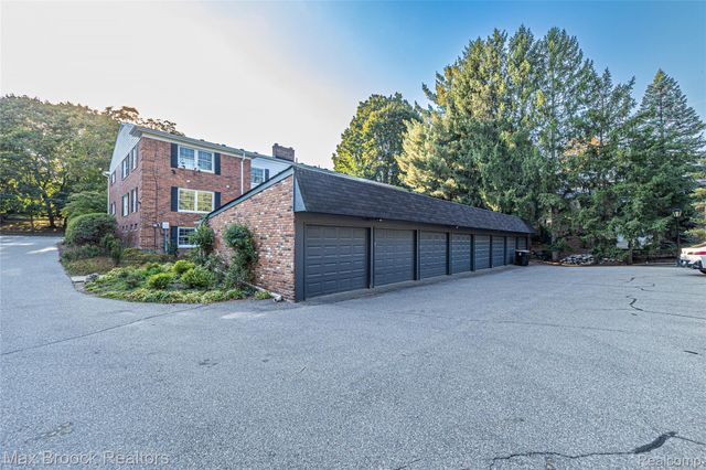 229 Barden Road, Bloomfield Hills, MI 48304