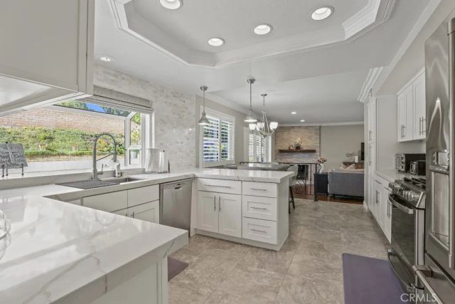 785 W Dalton, Upland, CA 91784