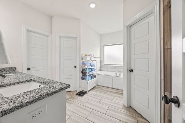 562 N Drewrys Bluff Drive, Fayetteville, AR 72704