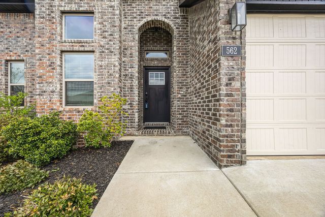 562 N Drewrys Bluff Drive, Fayetteville, AR 72704