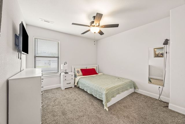 562 N Drewrys Bluff Drive, Fayetteville, AR 72704